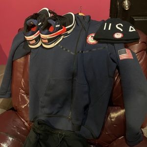 Brand new Nike Hoodie. A Size too small.